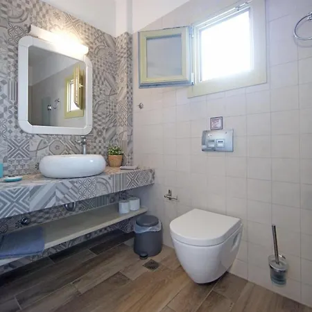 Diasino And Car Катапола