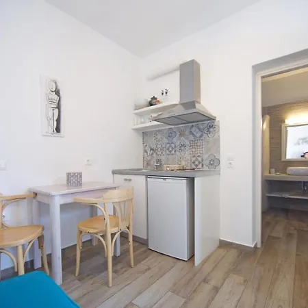 Apartment Diasino And Car