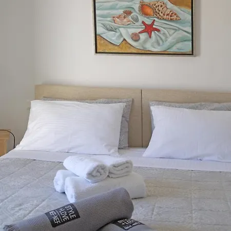 דירה Diasino And Car