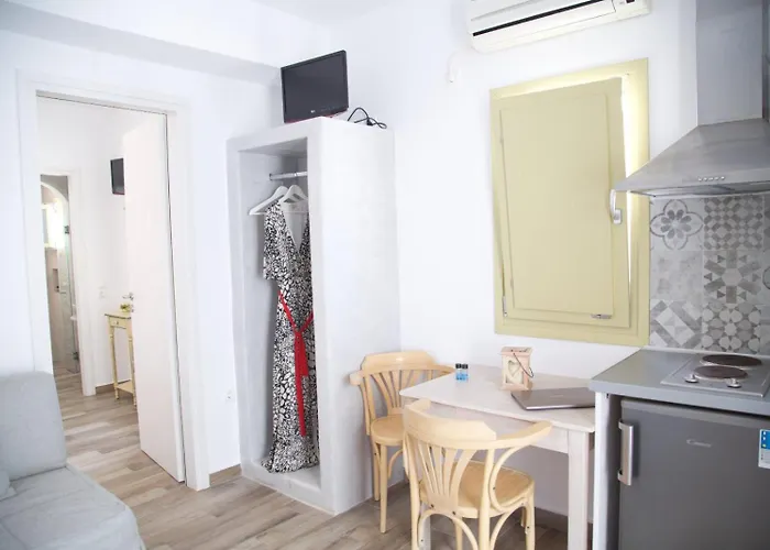 Daire Diasino And Car