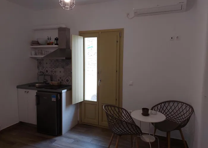 Diasino And Car Daire Katápola